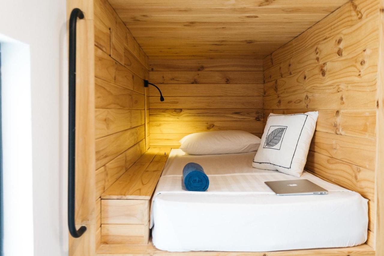 Island Hostels كولمبو المظهر الخارجي الصورة A micro hotel room